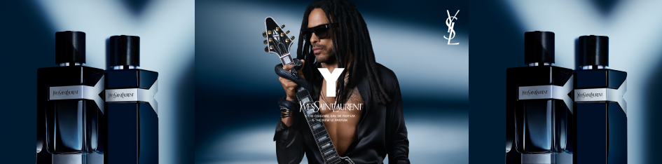 Zwei Yves Saint Laurent Parfumflaschen in dunklem Blau mit einem stilisierten Y im Hintergrund. Im Zentrum ein Musiker mit Gitarre, der ein Rockstar-Ambiente vermittelt.
